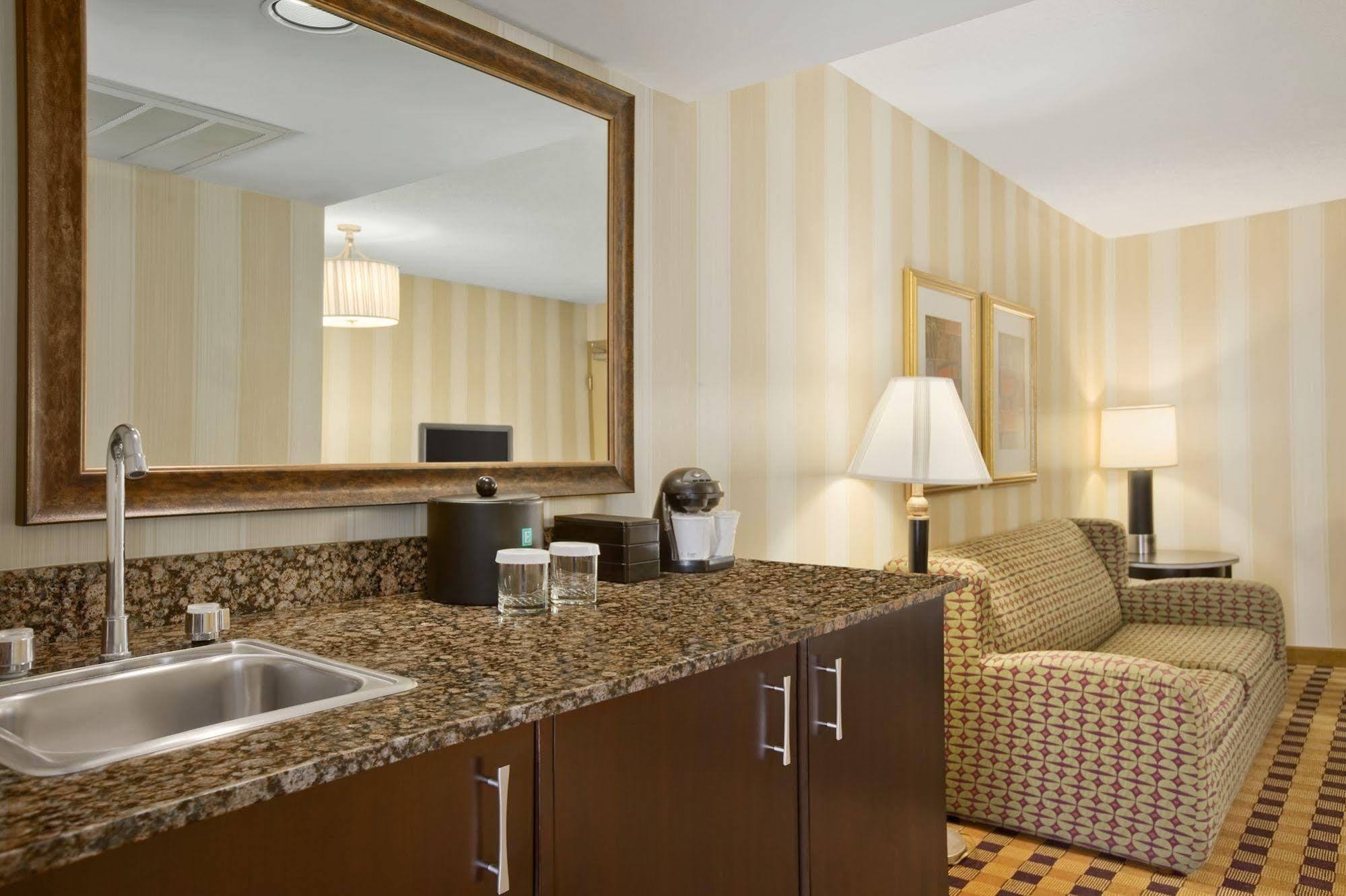 Embassy By Hilton Minneapolis Airport Hotel